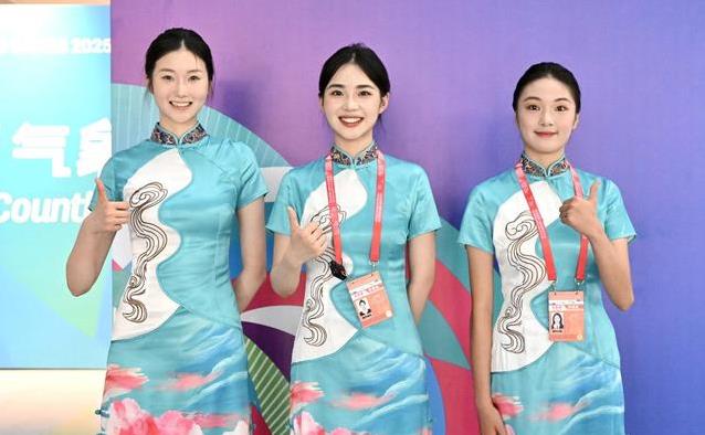 舞台, 脸上带着笑 舞台, 脸上带着笑