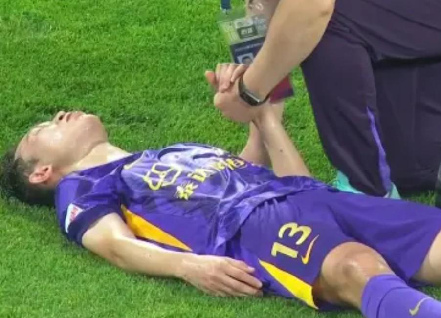 ue, 杰替换下场, 恶心的反应 ue, 杰替换下场, 恶心的反应