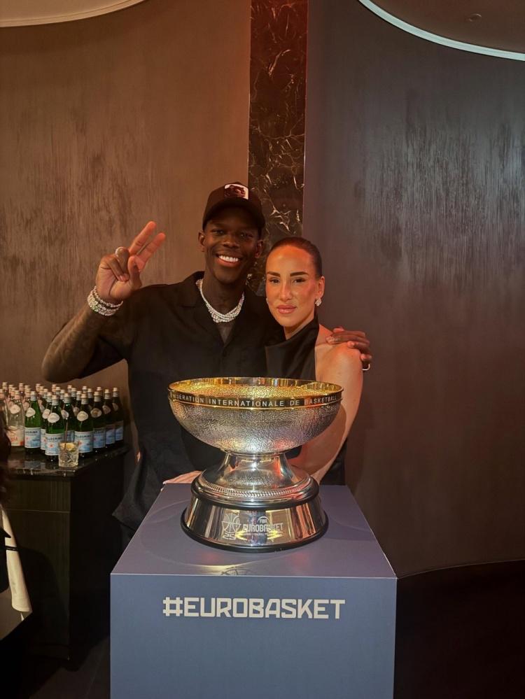 src, 他更新社媒, 可能实现